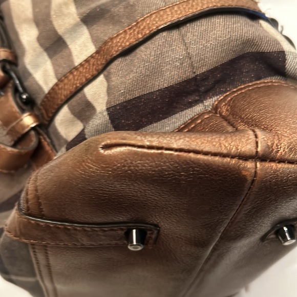 Burberry Medium Check Tote Bag - Picture 8 of 12